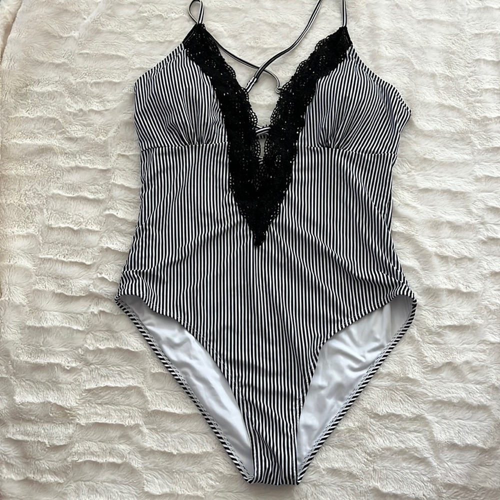Striped swimsuit, one piece bathing suit (XXL but fits like an XL)